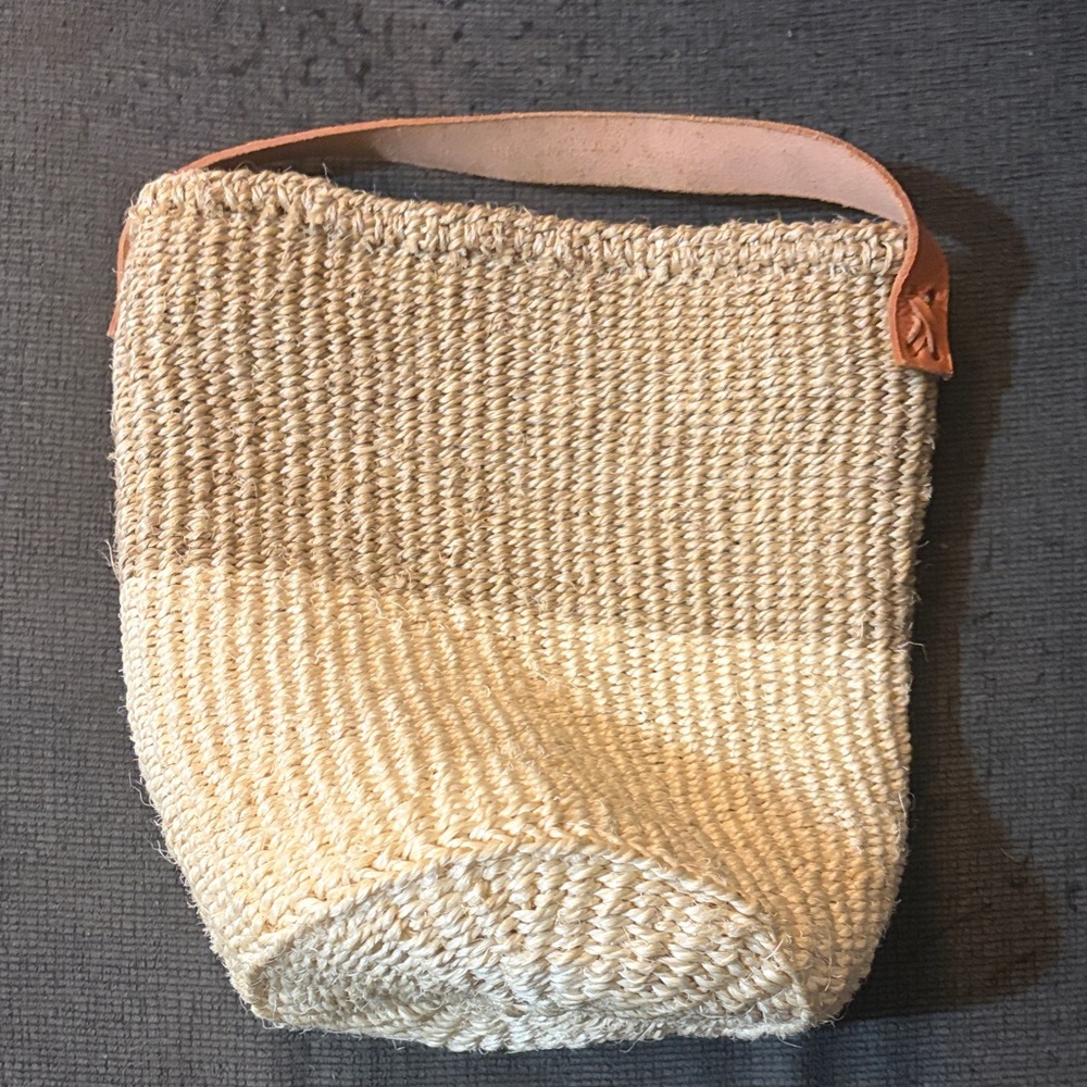 Natural Straw Tote with Leather Strap